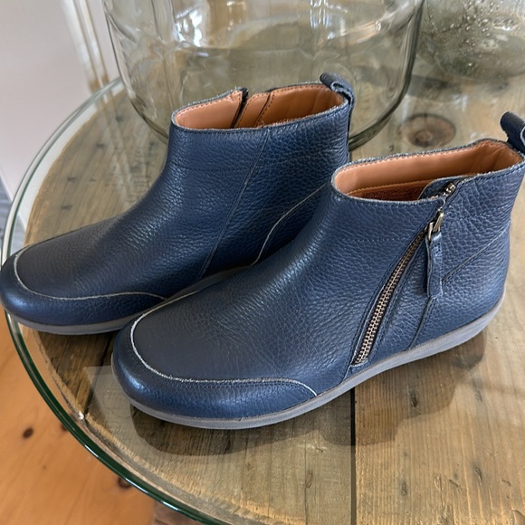 🔴Vionic, navy boots - Picture 3 of 8